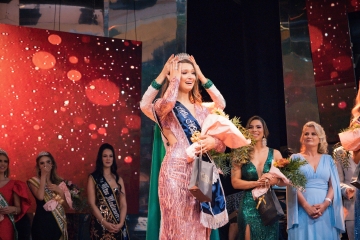 Camile Vitória Seitz é eleita Miss Medianeira 2022