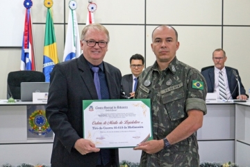 Câmara presta homenagem ao Tiro de Guerra