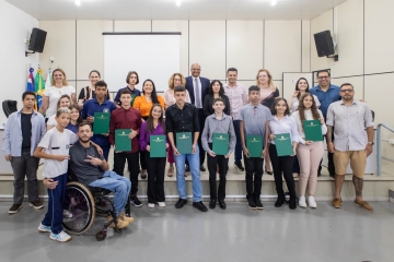 Câmara realiza sessão de posse do Parlamento Jovem