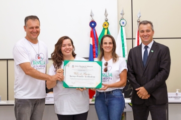 Família Acolhedora é homenageada em sessão solene