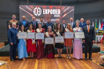 Misses e Miss Paraná 2025 são homenageadas pela Câmara durante cerimônia realizada na EXPOMED