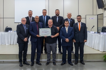 Solenidade de Outorga dos Votos de Congratulações ao professor Luís Antônio Costenaro
