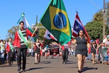 Vereadores de Medianeira participam do Desfile Cívico de 7 de Setembro