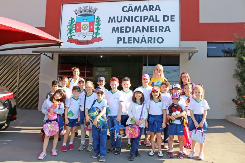 Câmara recebe visita de estudantes e professoras do Colégio