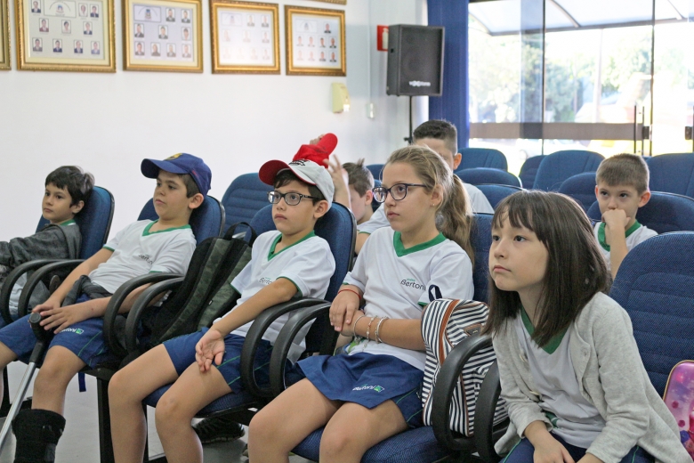 Câmara recebe visita de estudantes e professoras do Colégio