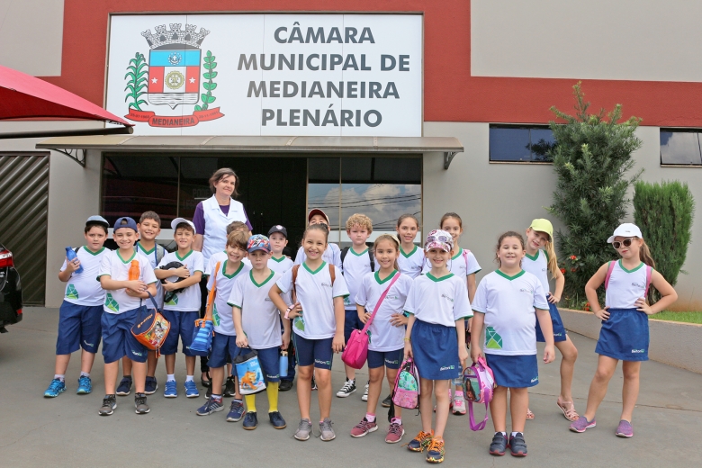 Câmara recebe visita de estudantes e professoras do Colégio