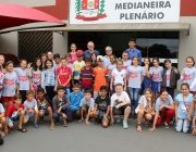 Alunos do projeto Futuro Integral na Escola do Sesc Medianeira visitam Câmara de Vereadores