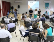 AMOA apresenta projeto do Centro de Equoterapia a colaboradores e autoridades do Município