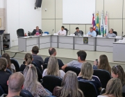 Professores da rede estadual buscam apoio de vereadores em meio à greve