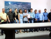 Legislativo prestigia entrega de ordem de serviço para revitalização da Escola Ulysses Guimarães