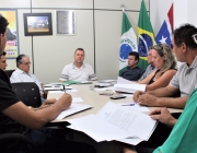 Membros da Comissão Organizadora da Solenidade de Posse e Vereadores eleitos se reúnem para ajustar detalhes do cerimonial que ocorre neste dia 1º