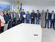 Prefeito assina e entrega à Câmara projeto de incentivo ao Parque Científico