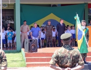 Presidente do Legislativo prestigia cerimônia alusiva ao Dia da Bandeira